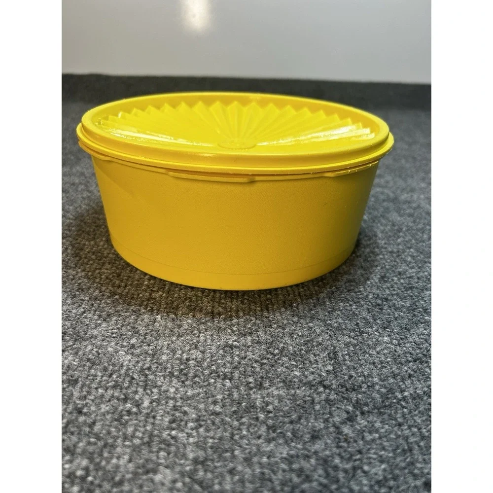 Tupperware Yellow Sunburt SERVALIER Canister 1204-9 w/Lid 1205-7 Vintage 8 Cup